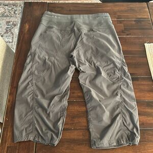 Lululemon gray dance studio crops size 8